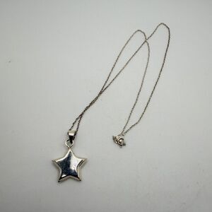 19" Sterling silver chain‎ and puffy star pendant necklace!